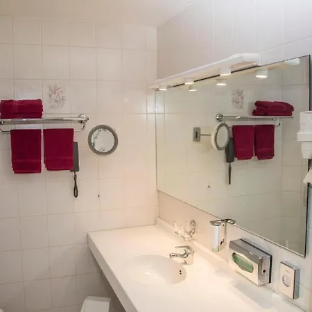 Zur Tanne Hotel 2*