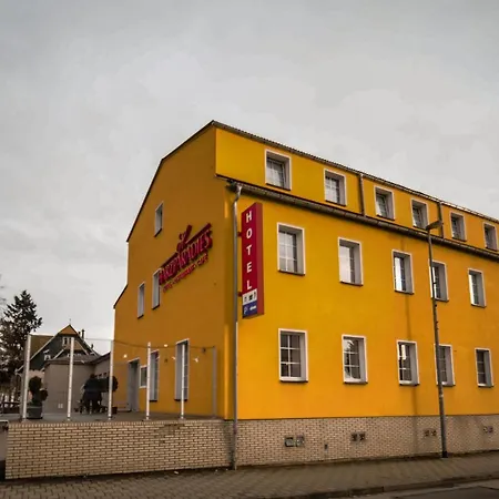 Hotel Zur Tanne 2*