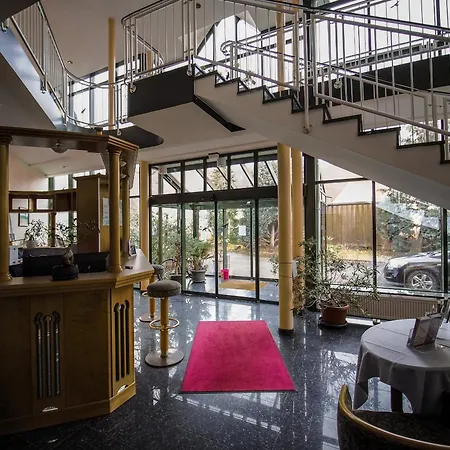 Zur Tanne Hotel 2*